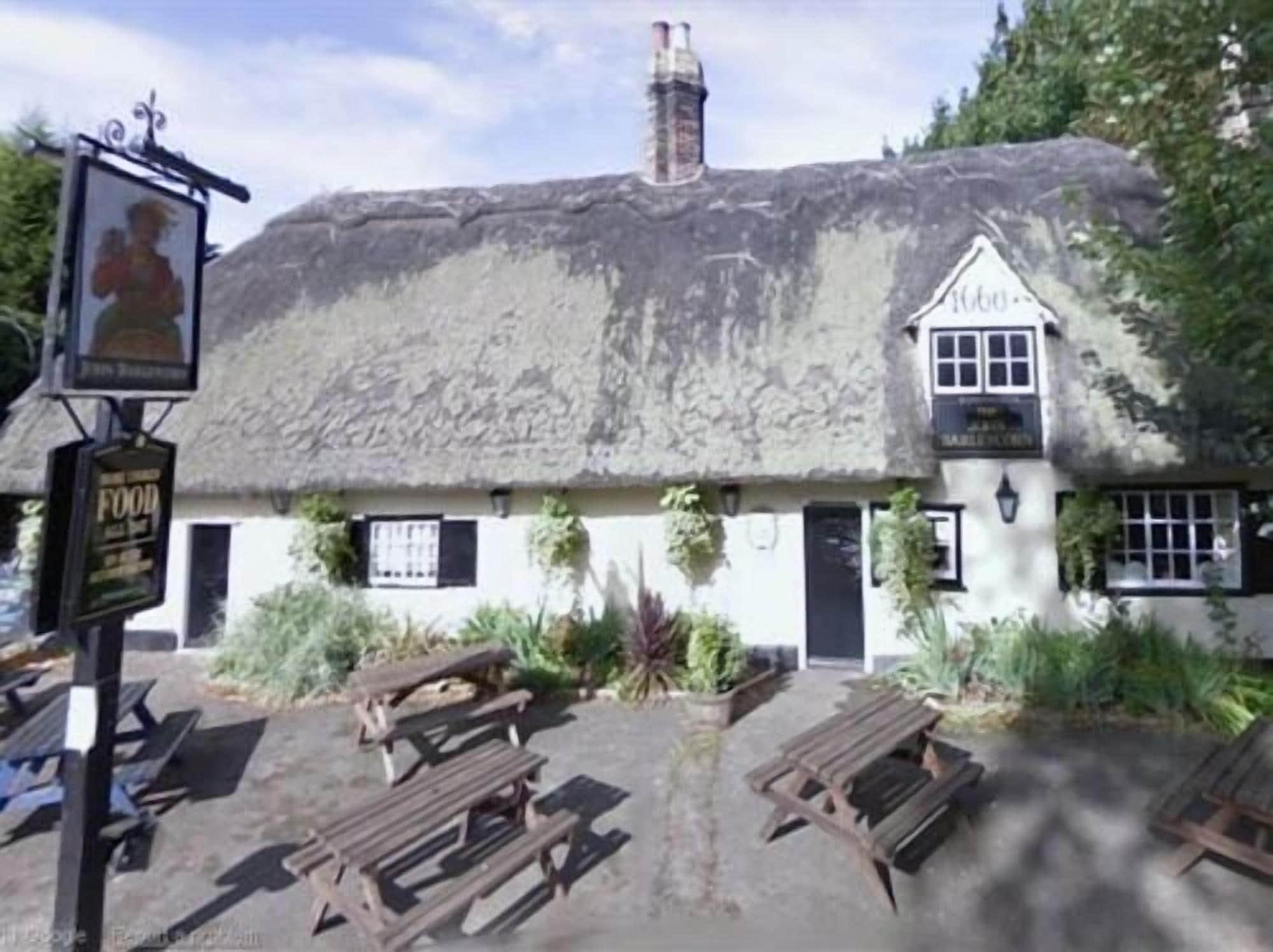ホテル John Barleycorn ダックスフォード エクステリア 写真